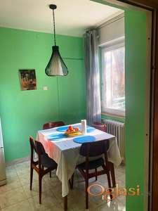 Centar dvosoban namešten stan 58 m2 u zelenilu